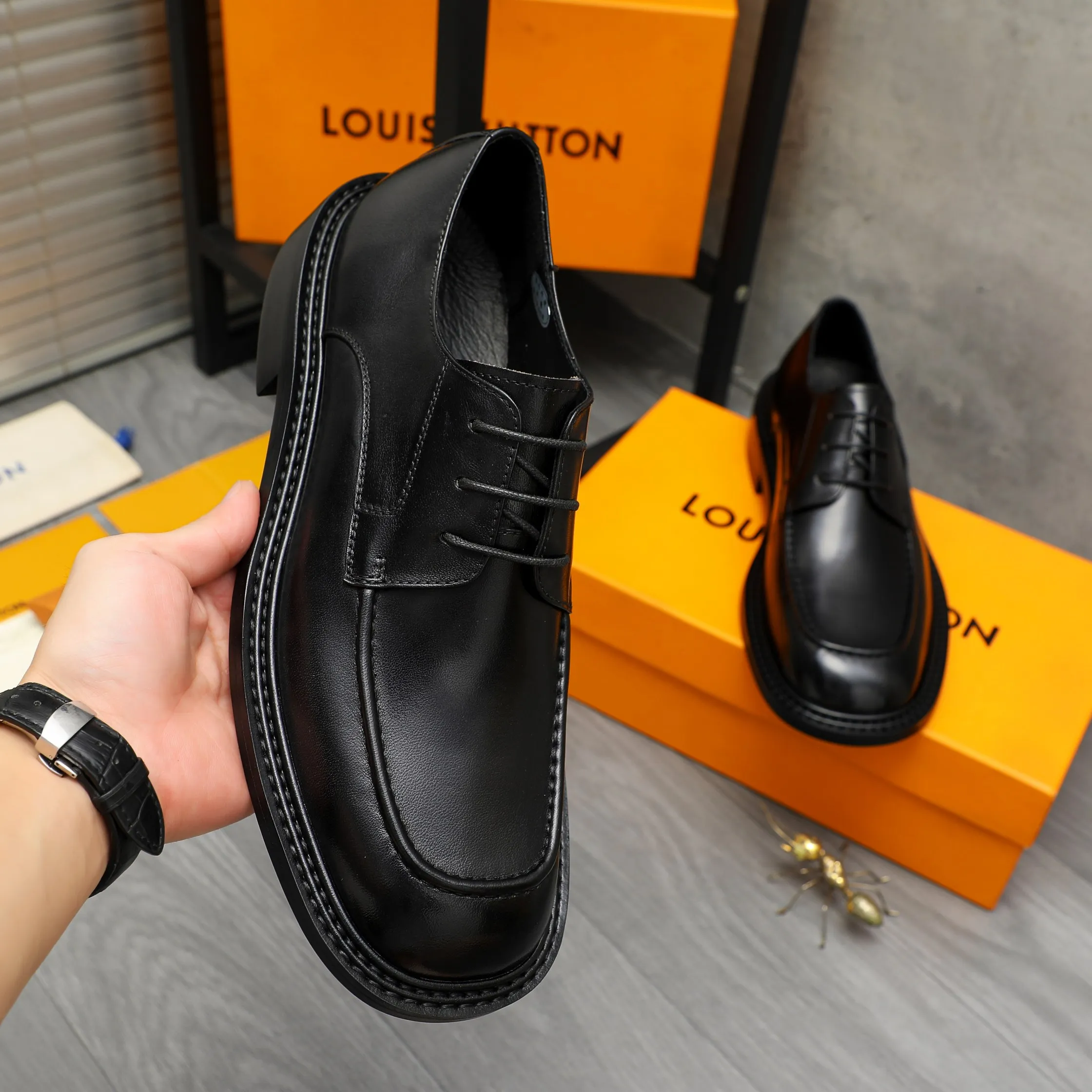 Men's shoes 💰600 Product trademark: LV "Louis Vuitton" business casual lace-up leather shoes Regular size: 37-46 Product materials: Selected high-quality cowhide upper, pigskin lining, rubber outsole